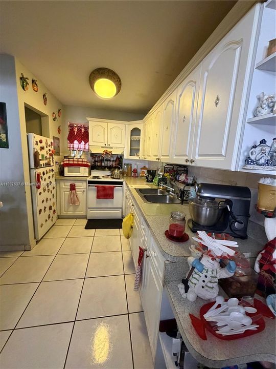 Activo con contrato: $220,000 (2 camas, 1 baños, 998 Pies cuadrados)