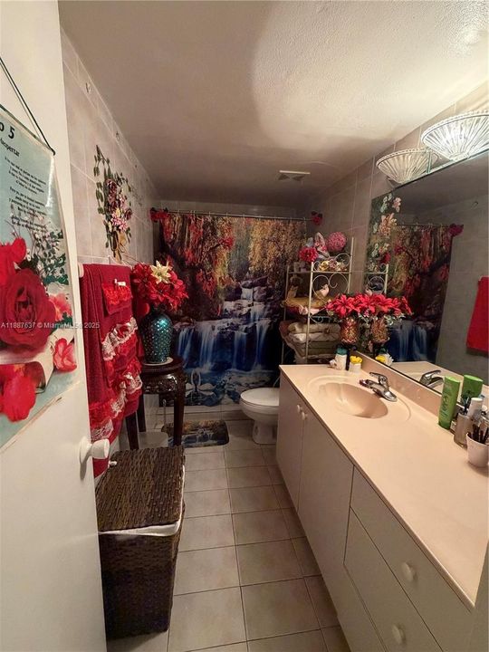 Activo con contrato: $220,000 (2 camas, 1 baños, 998 Pies cuadrados)