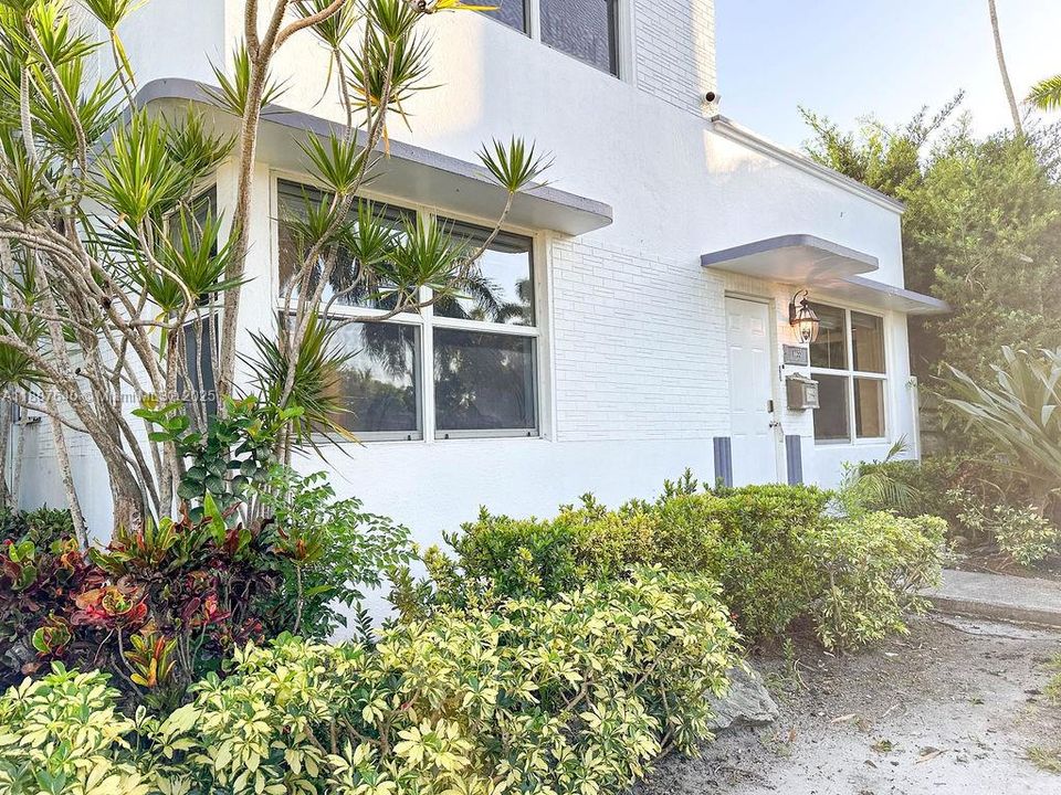 For Sale: $1,450,000 (4 beds, 3 baths, 2304 Square Feet)