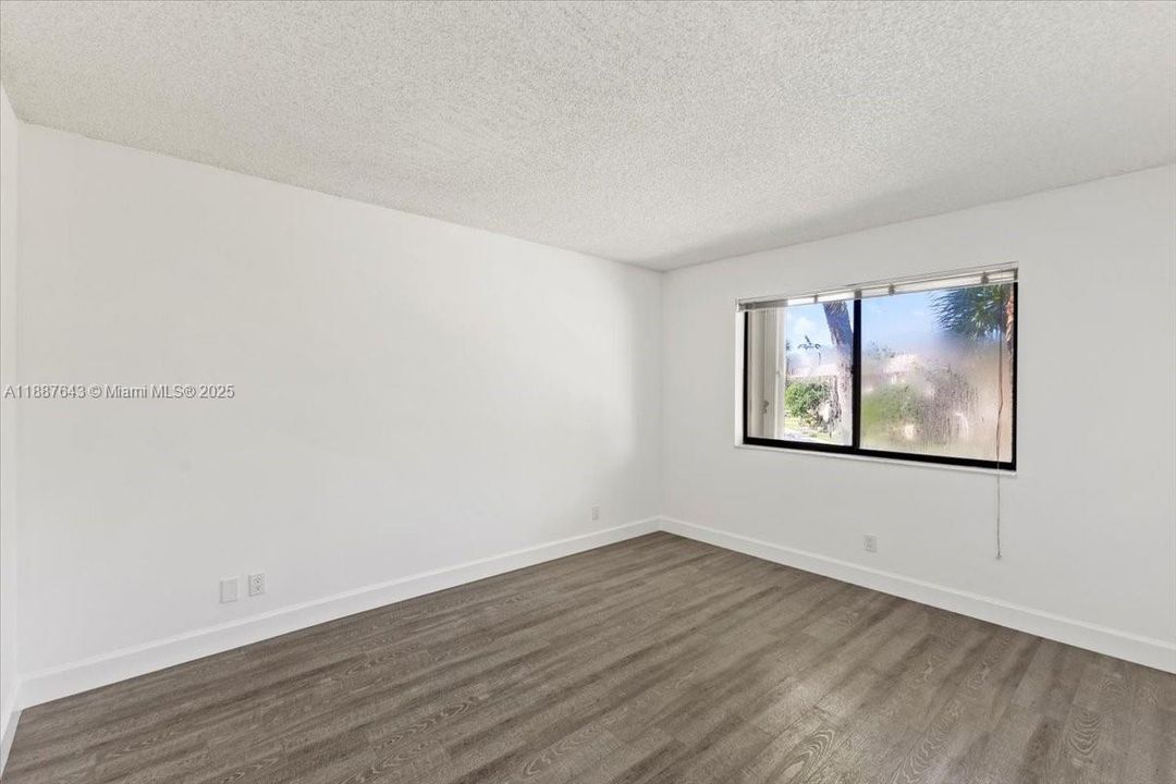 For Sale: $309,500 (2 beds, 2 baths, 1231 Square Feet)