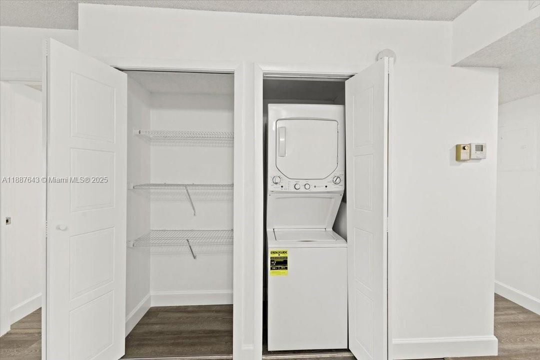 For Sale: $309,500 (2 beds, 2 baths, 1231 Square Feet)