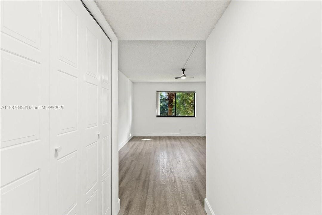 For Sale: $309,500 (2 beds, 2 baths, 1231 Square Feet)