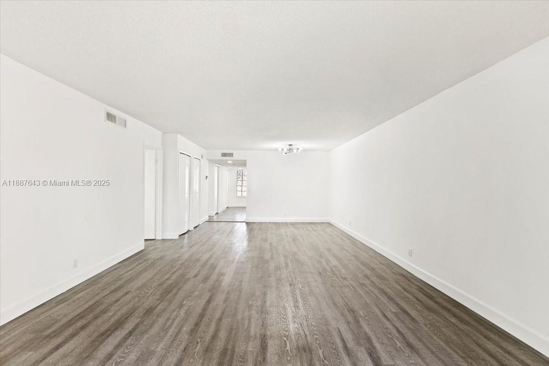 For Sale: $309,500 (2 beds, 2 baths, 1231 Square Feet)