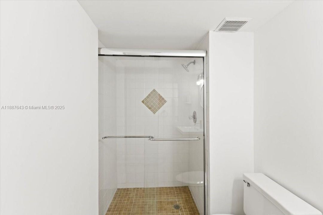 For Sale: $309,500 (2 beds, 2 baths, 1231 Square Feet)