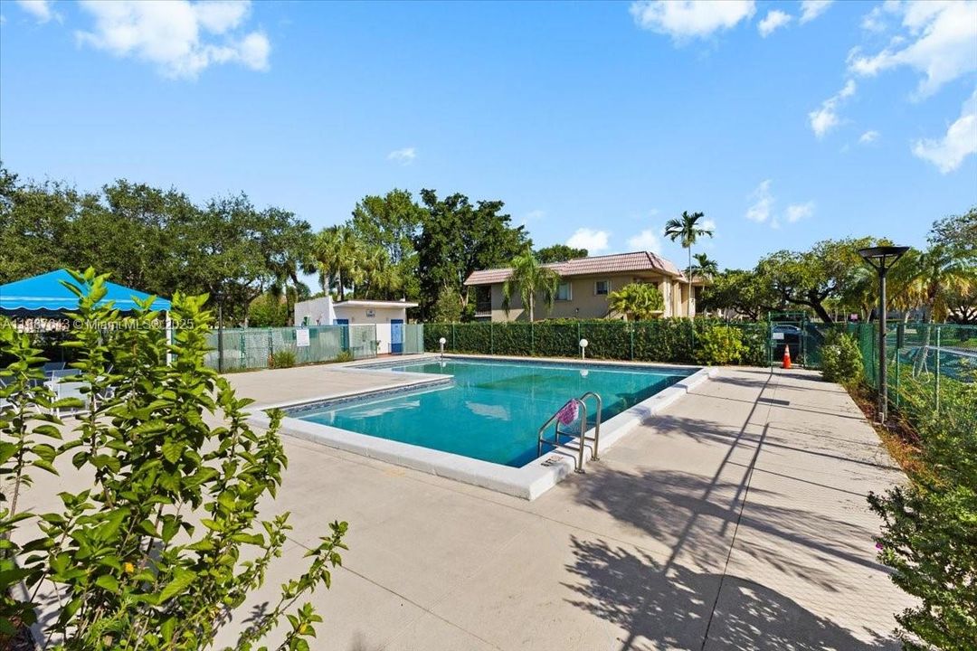 For Sale: $309,500 (2 beds, 2 baths, 1231 Square Feet)