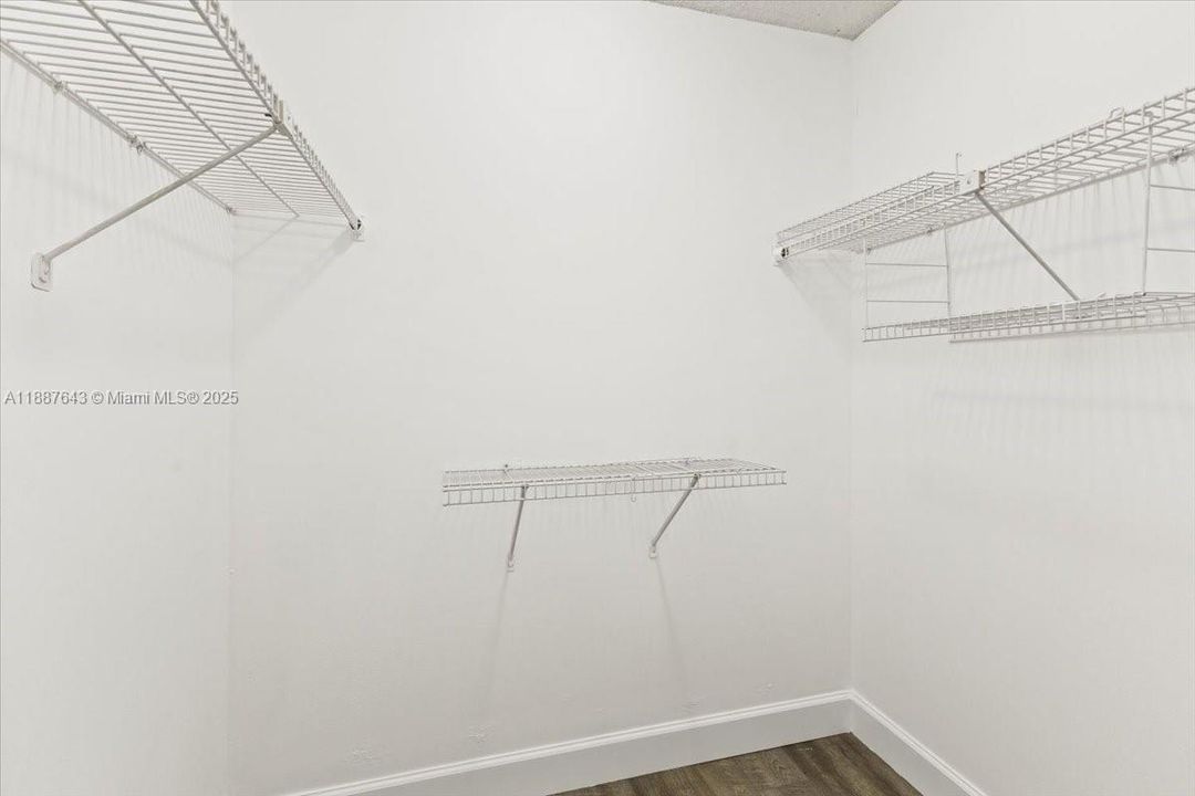 For Sale: $309,500 (2 beds, 2 baths, 1231 Square Feet)