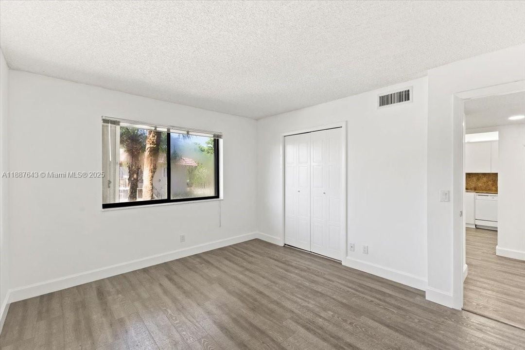 For Sale: $309,500 (2 beds, 2 baths, 1231 Square Feet)