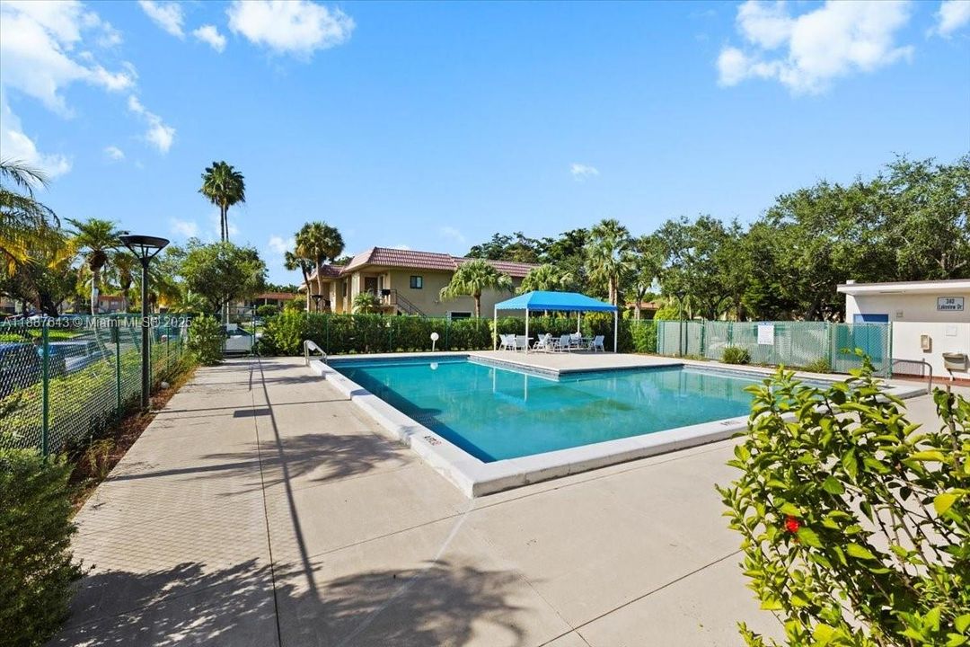 For Sale: $309,500 (2 beds, 2 baths, 1231 Square Feet)