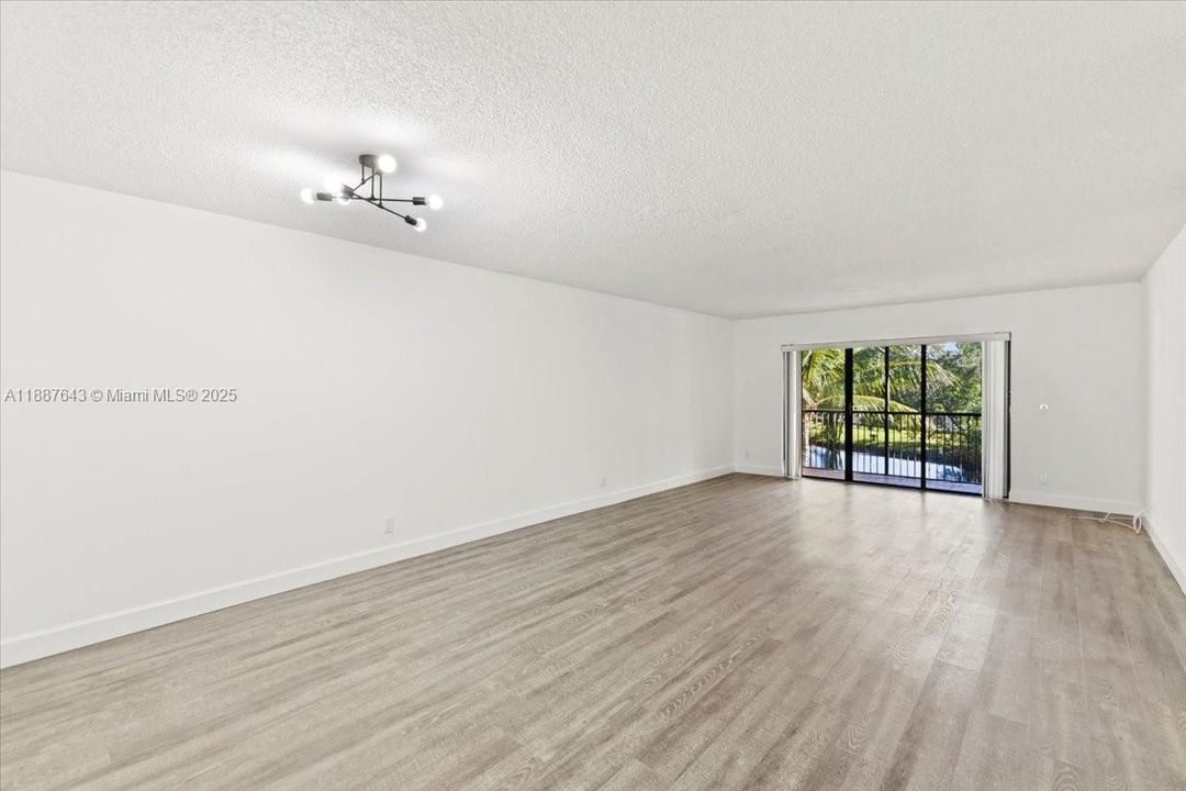 For Sale: $309,500 (2 beds, 2 baths, 1231 Square Feet)