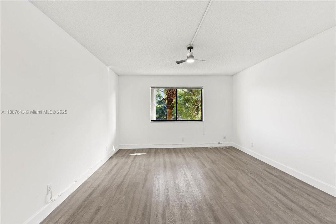 For Sale: $309,500 (2 beds, 2 baths, 1231 Square Feet)