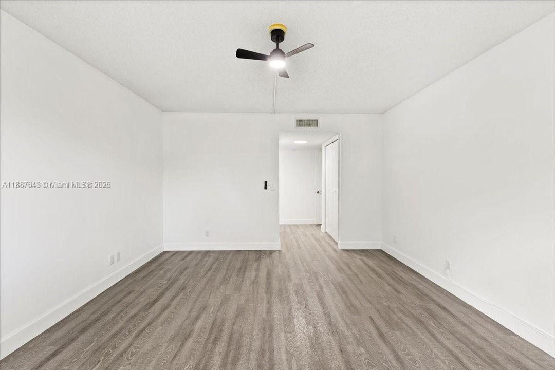 For Sale: $309,500 (2 beds, 2 baths, 1231 Square Feet)