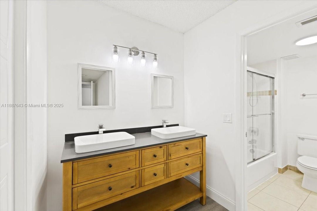 For Sale: $309,500 (2 beds, 2 baths, 1231 Square Feet)