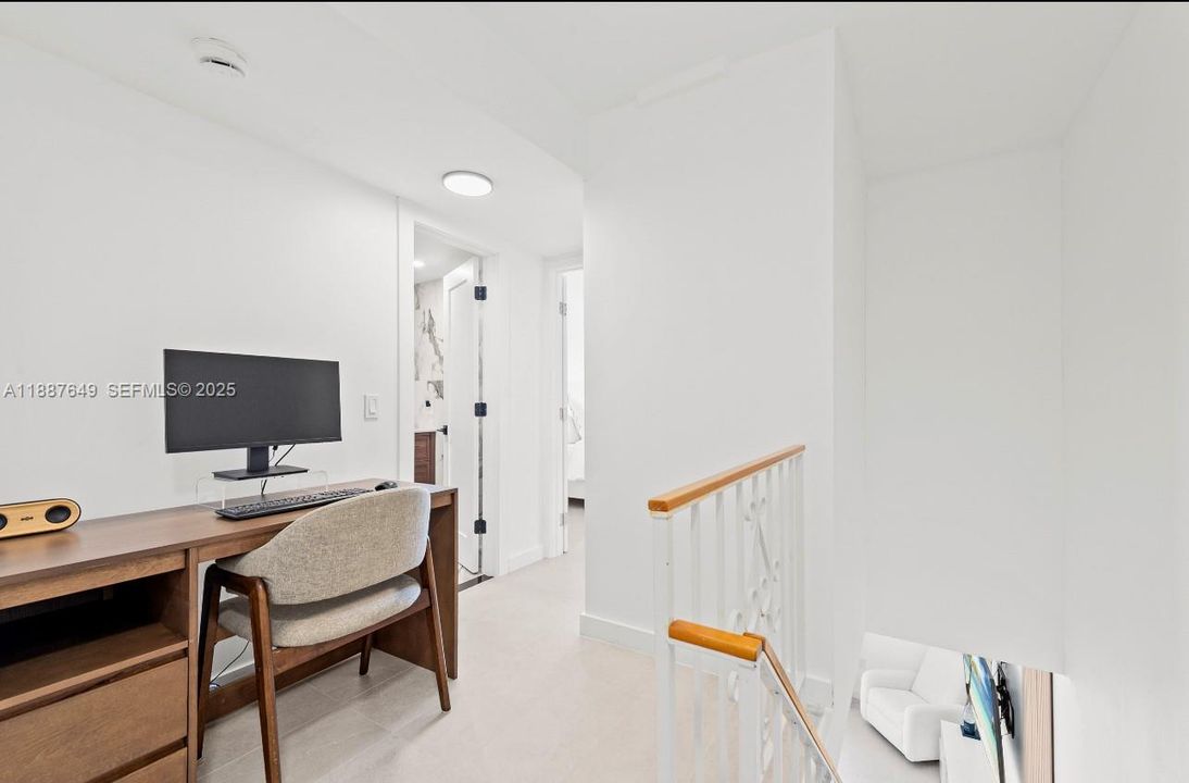 待售: $449,000 (2 贝兹, 1 浴室, 1030 平方英尺)