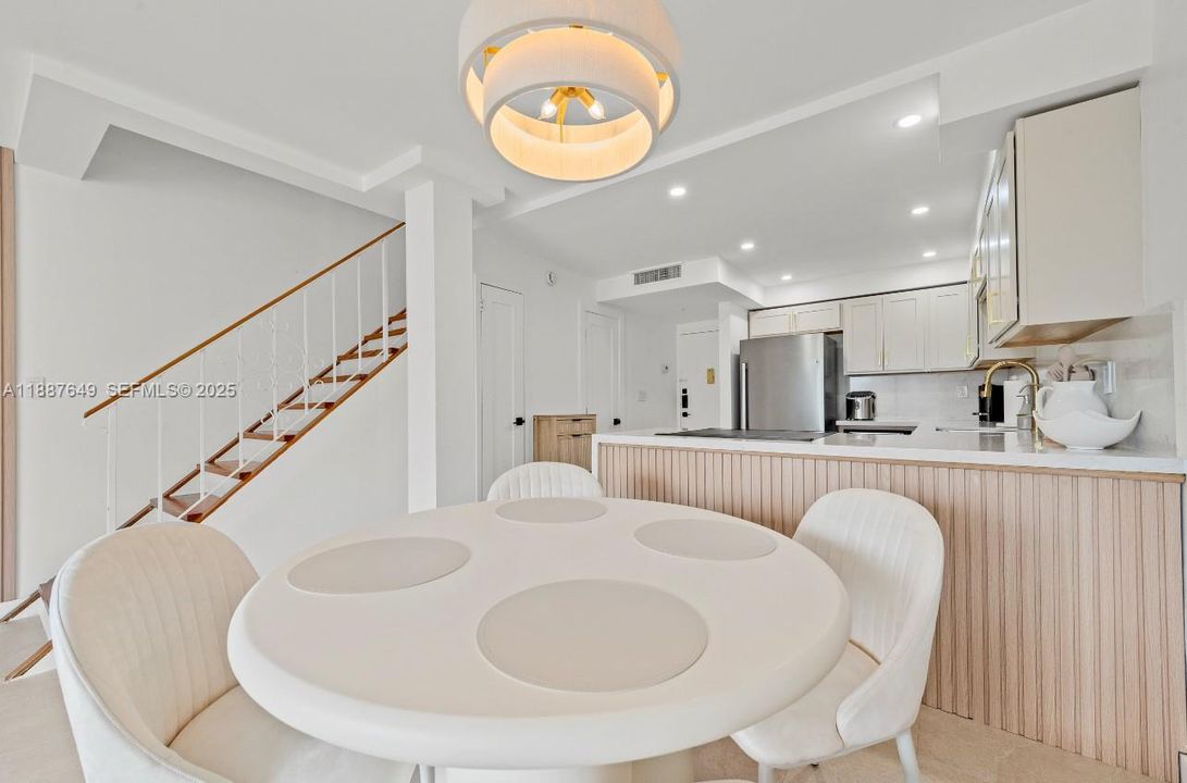 待售: $449,000 (2 贝兹, 1 浴室, 1030 平方英尺)