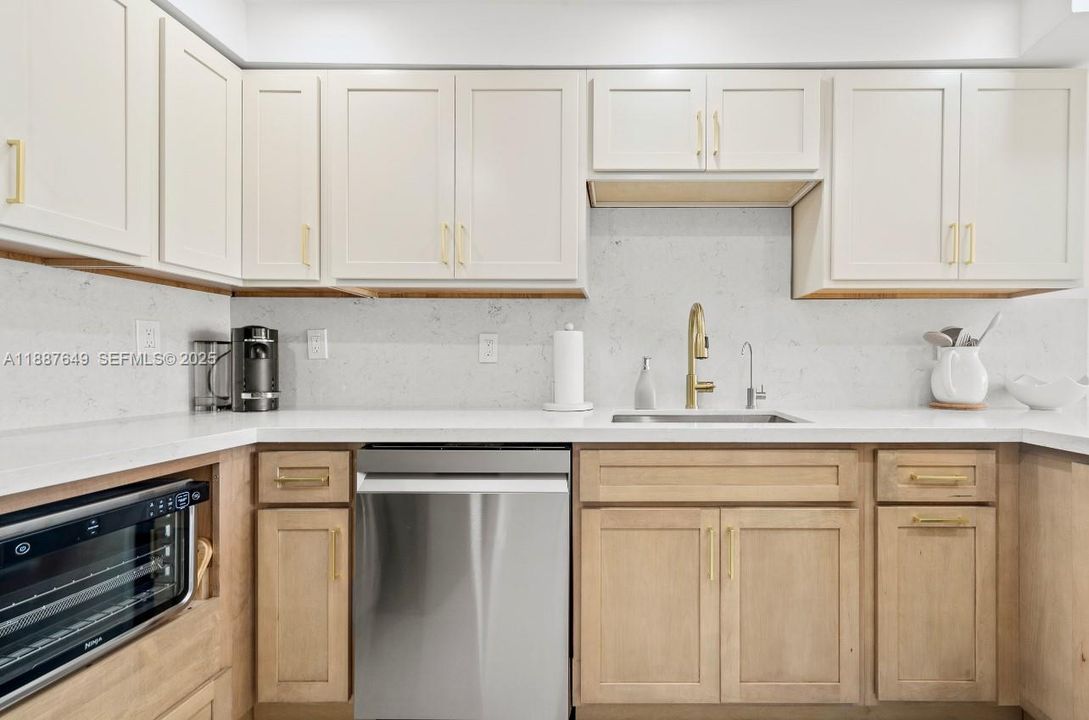 待售: $449,000 (2 贝兹, 1 浴室, 1030 平方英尺)