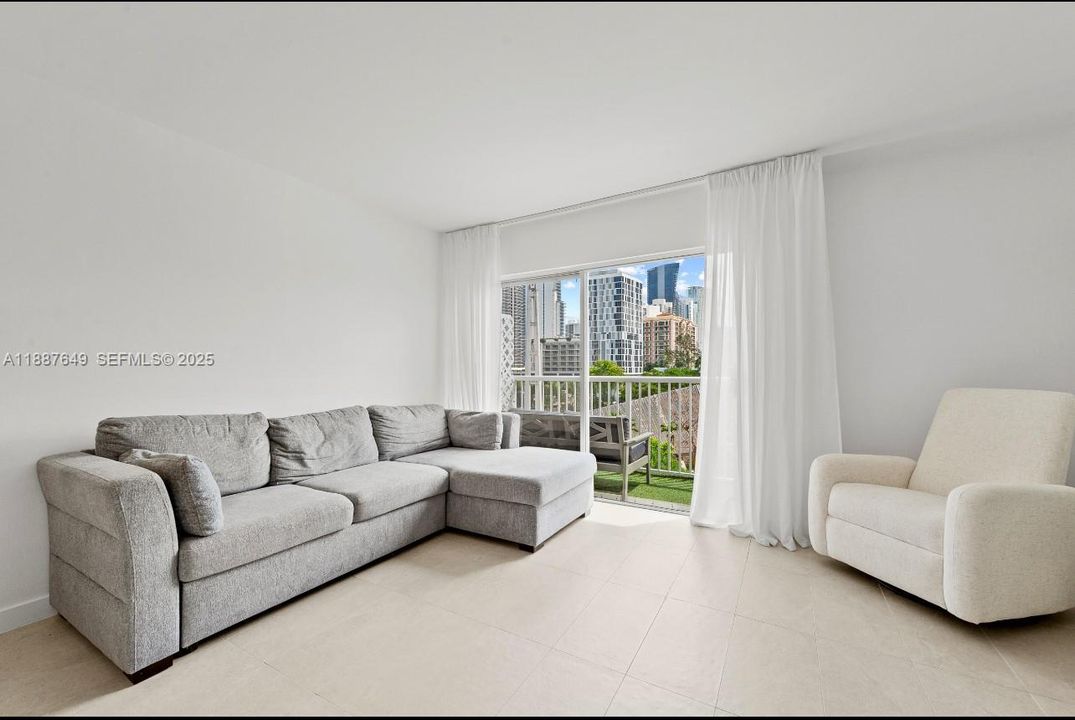 待售: $449,000 (2 贝兹, 1 浴室, 1030 平方英尺)