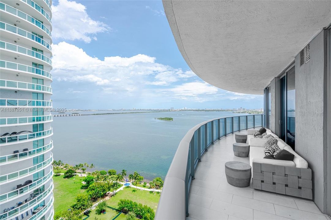 Недавно арендовано: $26,000 (4 спален, 5 ванн, 4726 Квадратных фут)