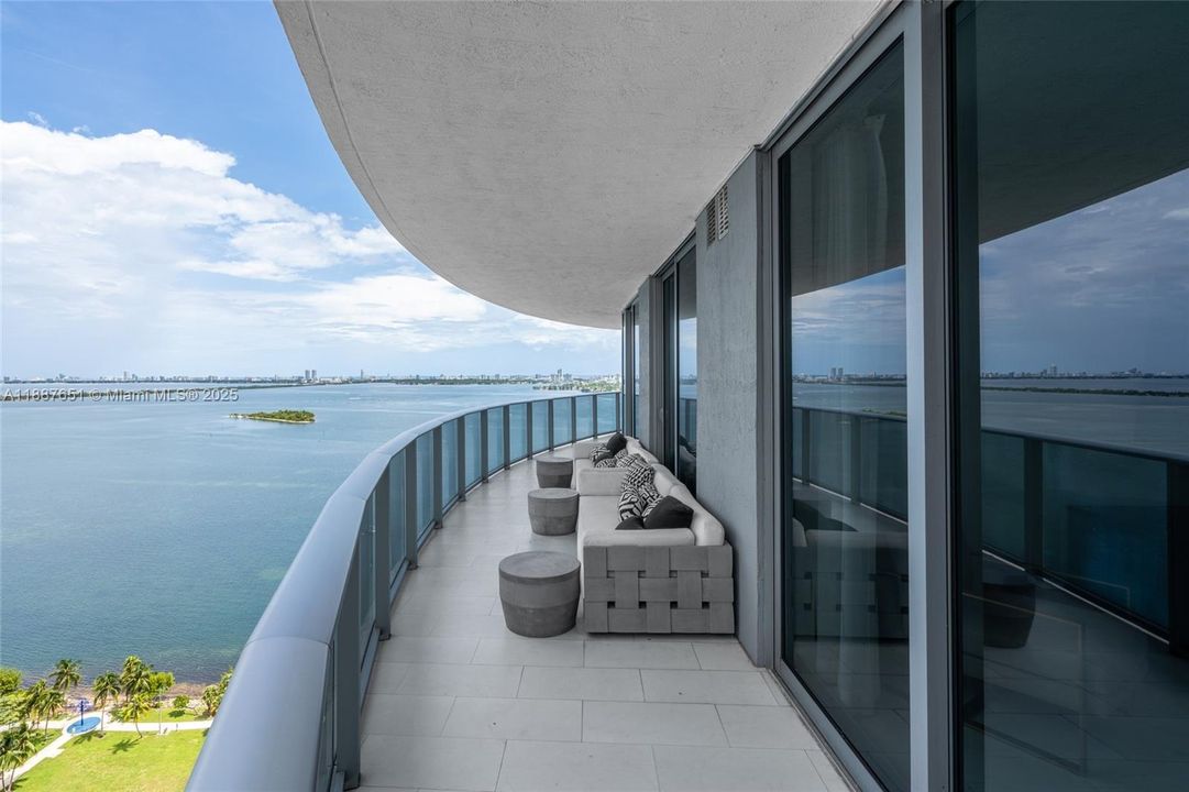 Недавно арендовано: $26,000 (4 спален, 5 ванн, 4726 Квадратных фут)