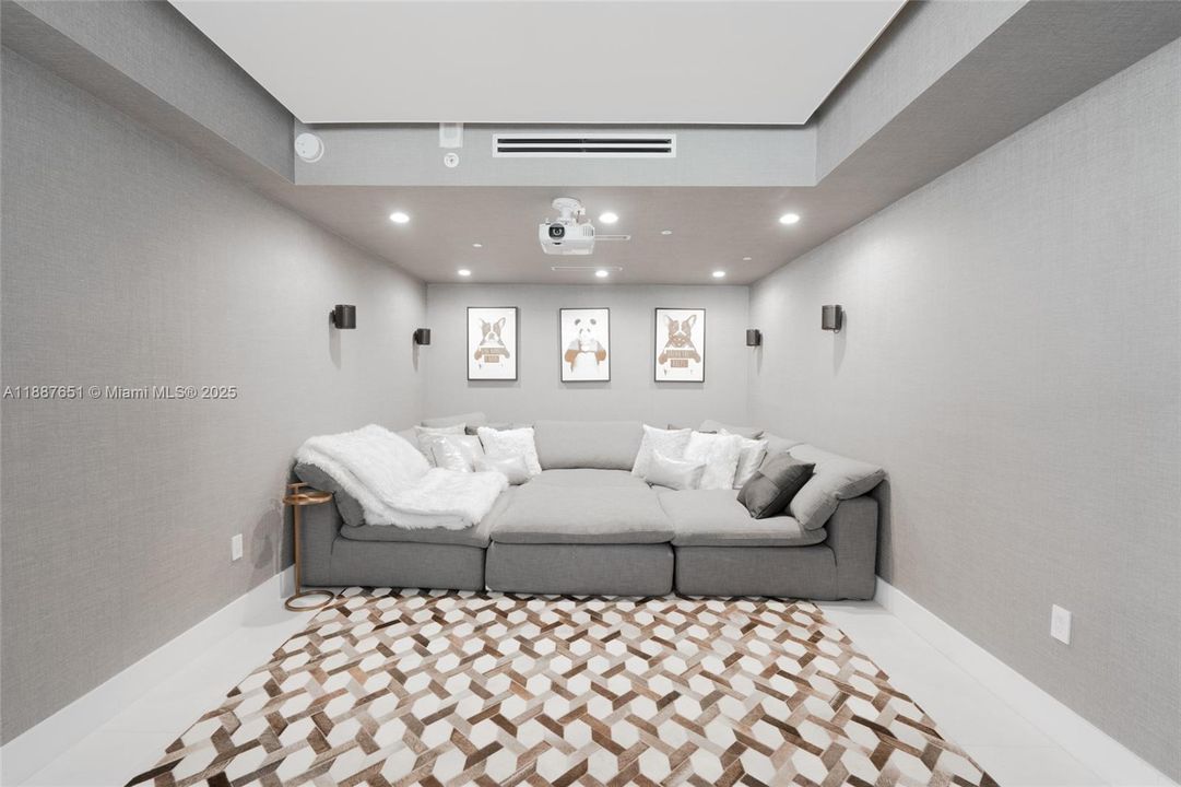 Недавно арендовано: $26,000 (4 спален, 5 ванн, 4726 Квадратных фут)