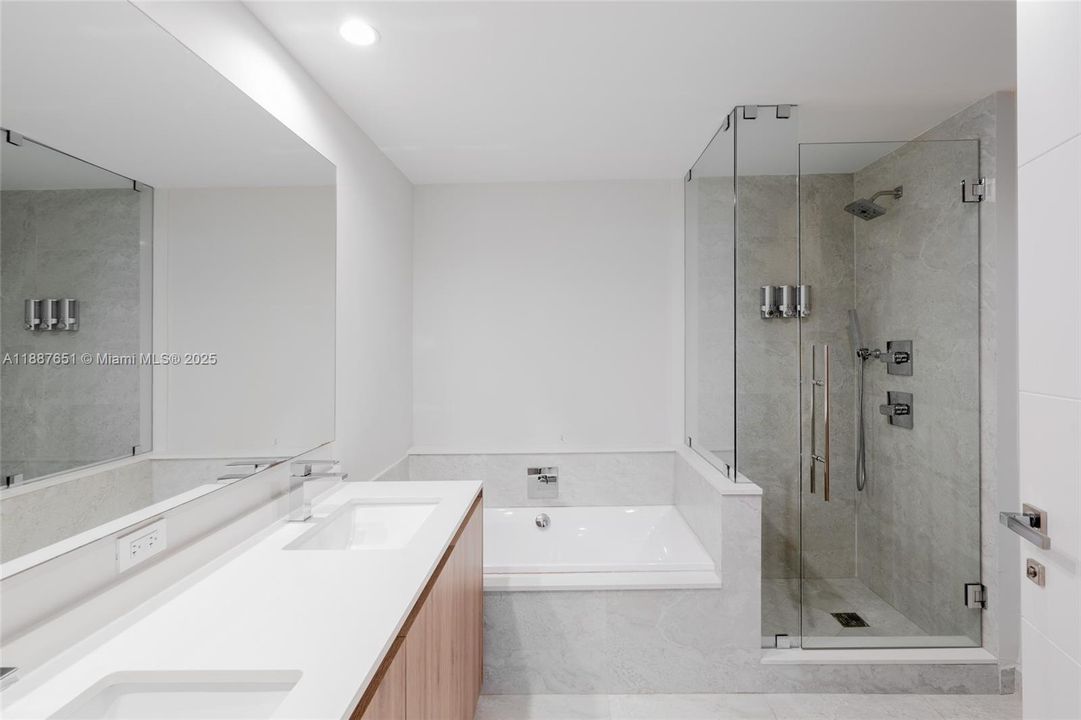 Недавно арендовано: $26,000 (4 спален, 5 ванн, 4726 Квадратных фут)