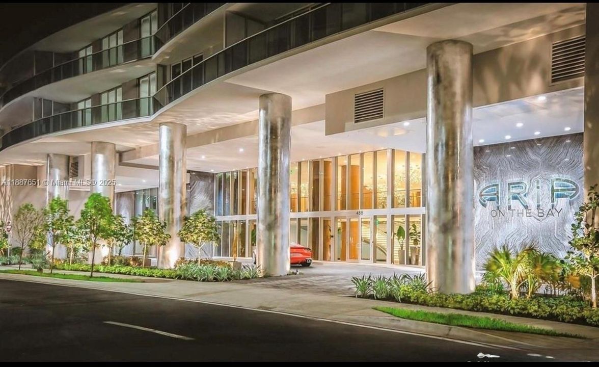 Недавно арендовано: $26,000 (4 спален, 5 ванн, 4726 Квадратных фут)