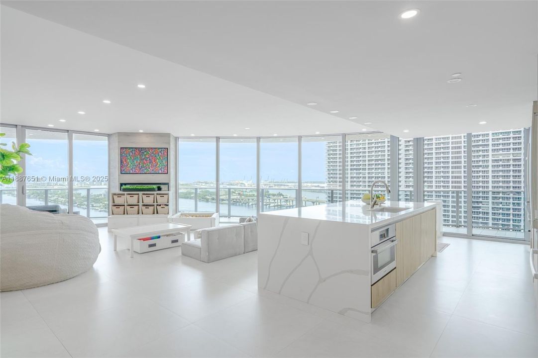 Недавно арендовано: $26,000 (4 спален, 5 ванн, 4726 Квадратных фут)