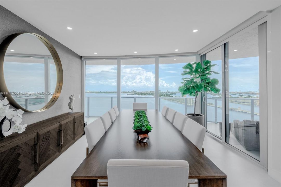 Недавно арендовано: $26,000 (4 спален, 5 ванн, 4726 Квадратных фут)