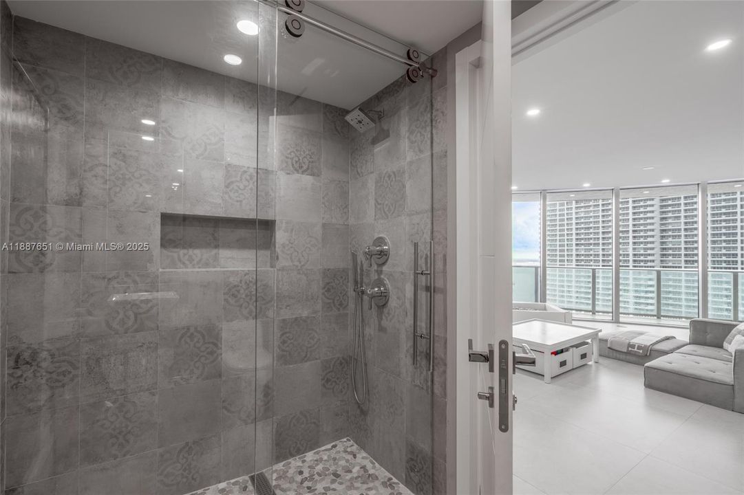 Недавно арендовано: $26,000 (4 спален, 5 ванн, 4726 Квадратных фут)