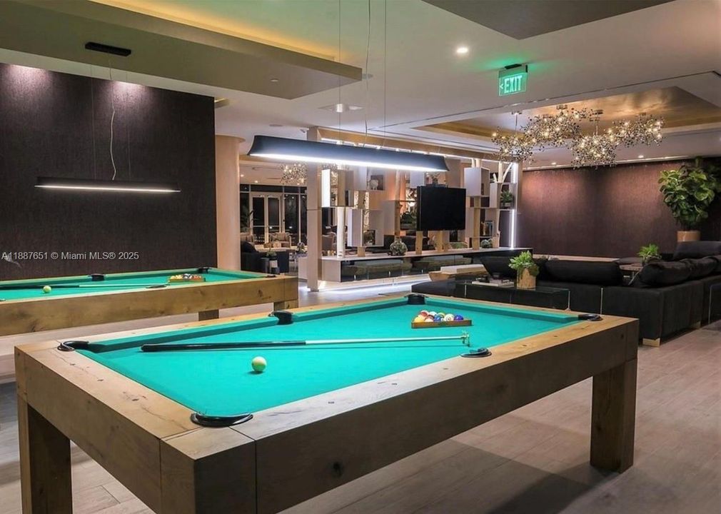 Недавно арендовано: $26,000 (4 спален, 5 ванн, 4726 Квадратных фут)