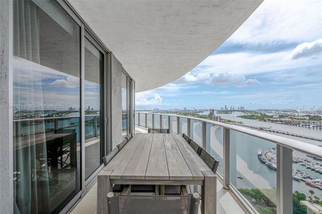 Недавно арендовано: $26,000 (4 спален, 5 ванн, 4726 Квадратных фут)