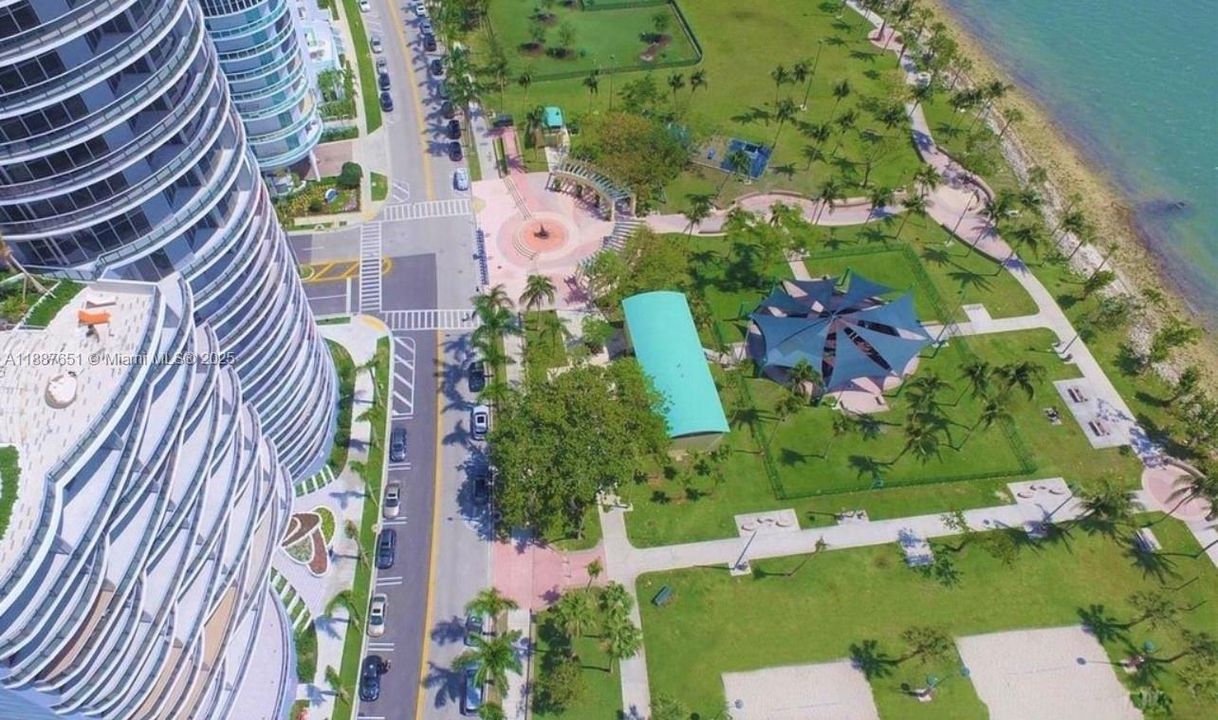 Недавно арендовано: $26,000 (4 спален, 5 ванн, 4726 Квадратных фут)