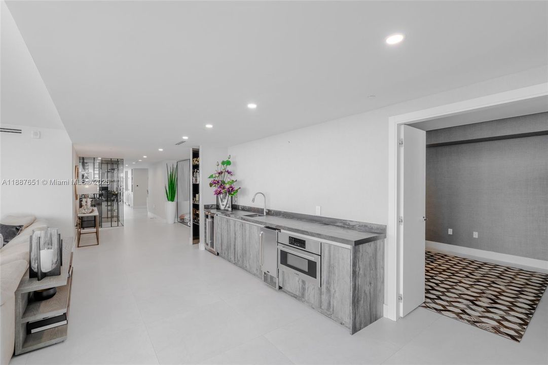 Недавно арендовано: $26,000 (4 спален, 5 ванн, 4726 Квадратных фут)