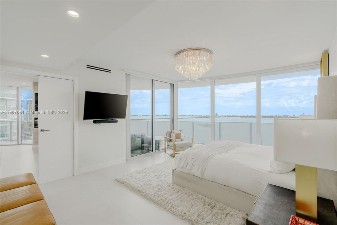 Недавно арендовано: $26,000 (4 спален, 5 ванн, 4726 Квадратных фут)