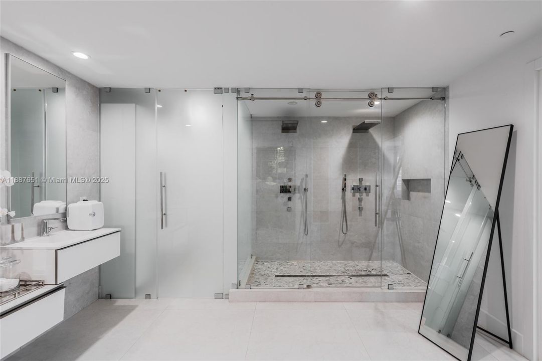 Недавно арендовано: $26,000 (4 спален, 5 ванн, 4726 Квадратных фут)