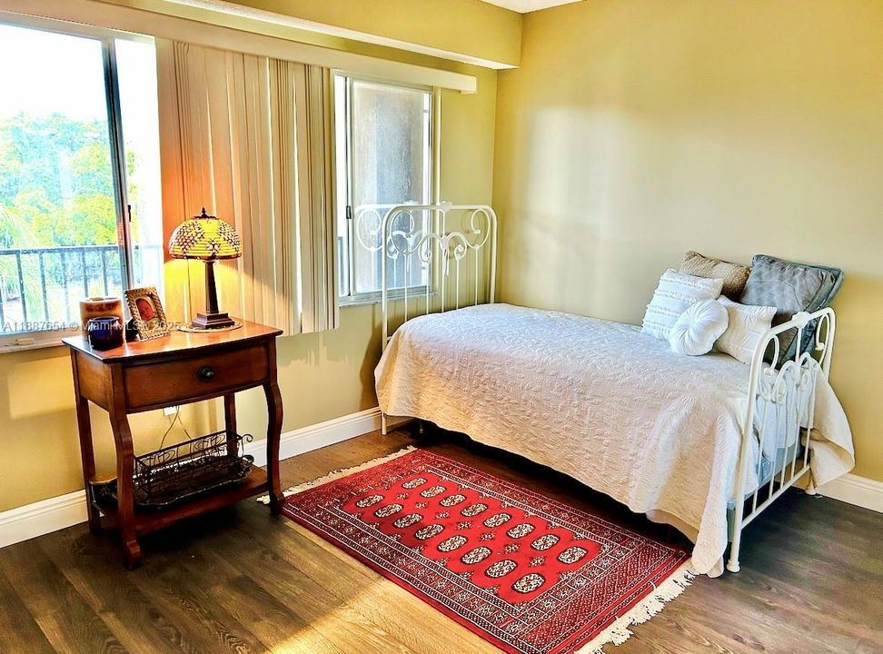 Vendido Recientemente: $214,000 (2 camas, 2 baños, 1207 Pies cuadrados)