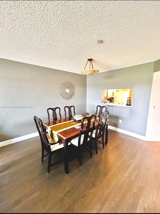 Vendido Recientemente: $214,000 (2 camas, 2 baños, 1207 Pies cuadrados)