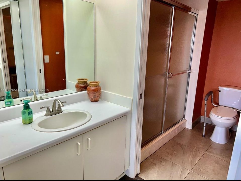 Vendido Recientemente: $214,000 (2 camas, 2 baños, 1207 Pies cuadrados)