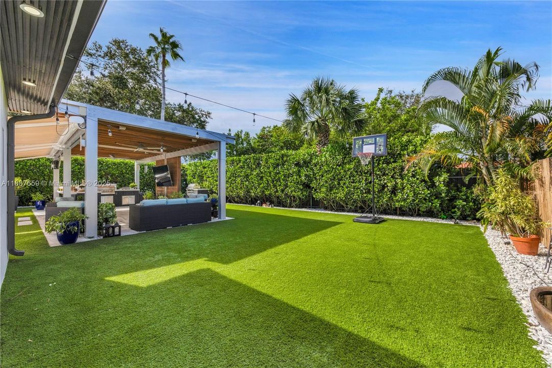 For Sale: $1,299,000 (3 beds, 3 baths, 1726 Square Feet)