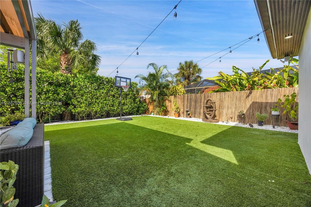 For Sale: $1,299,000 (3 beds, 3 baths, 1726 Square Feet)