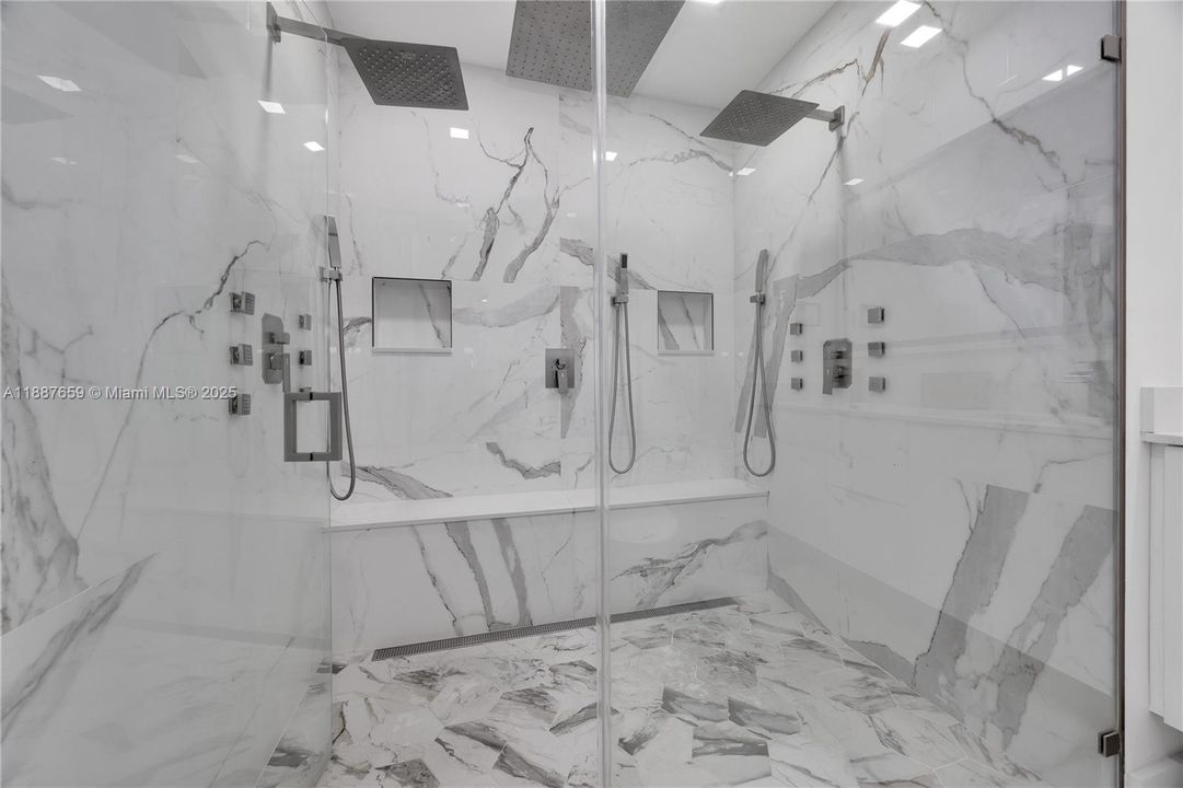 For Sale: $1,299,000 (3 beds, 3 baths, 1726 Square Feet)