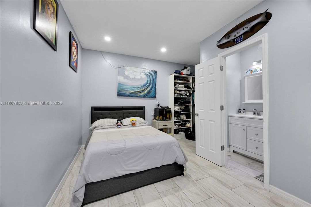 For Sale: $1,299,000 (3 beds, 3 baths, 1726 Square Feet)