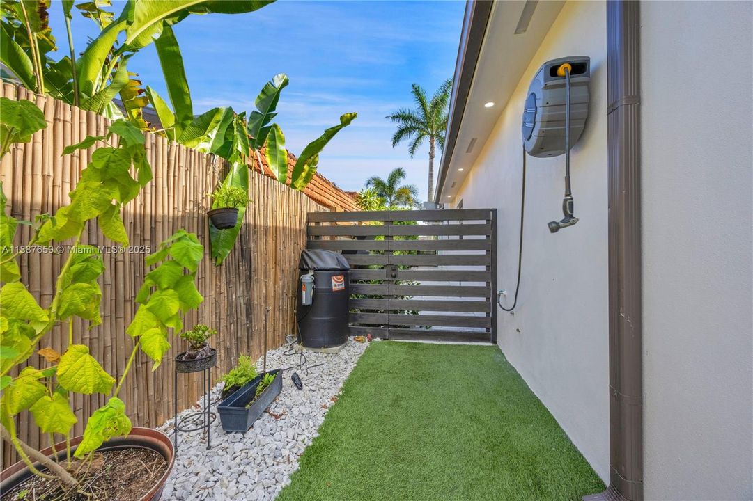 For Sale: $1,299,000 (3 beds, 3 baths, 1726 Square Feet)