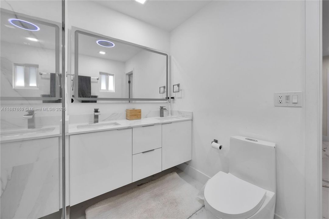 For Sale: $1,299,000 (3 beds, 3 baths, 1726 Square Feet)