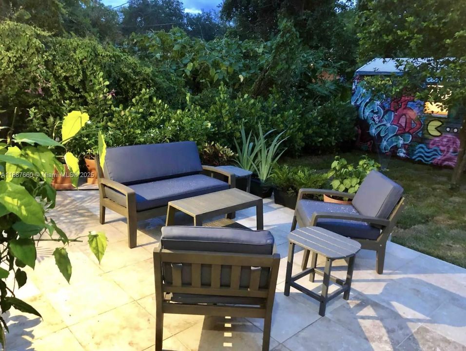 For Sale: $895,000 (2 beds, 2 baths, 1259 Square Feet)