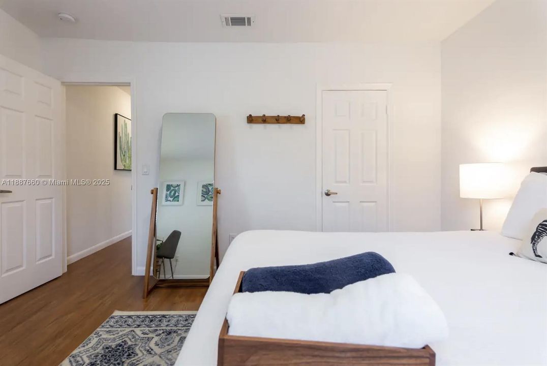 For Sale: $895,000 (2 beds, 2 baths, 1259 Square Feet)