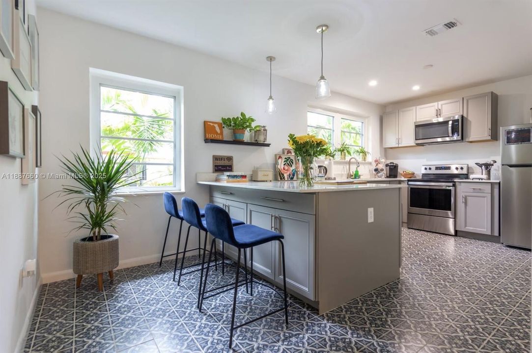 For Sale: $895,000 (2 beds, 2 baths, 1259 Square Feet)