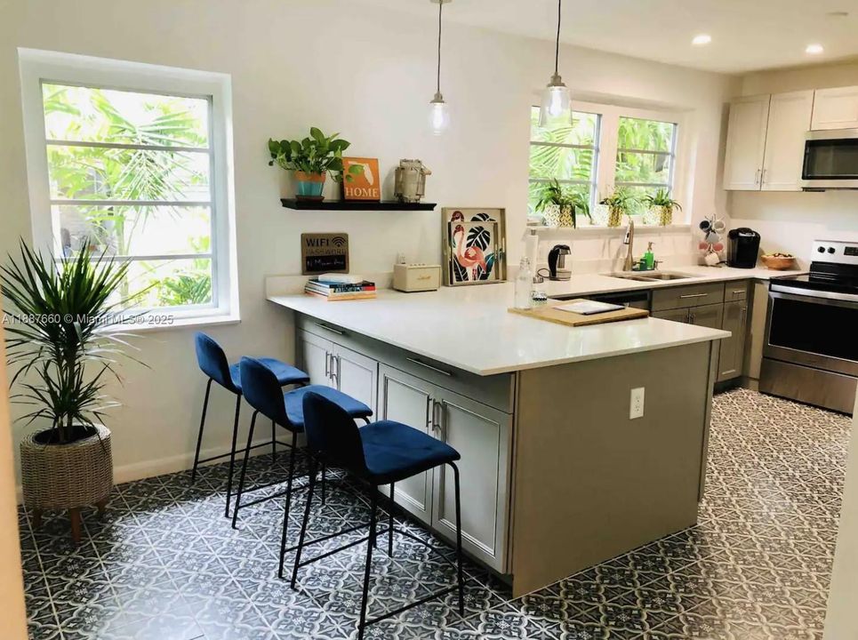 For Sale: $895,000 (2 beds, 2 baths, 1259 Square Feet)