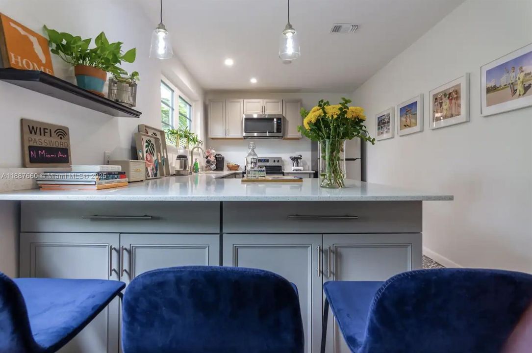 For Sale: $895,000 (2 beds, 2 baths, 1259 Square Feet)