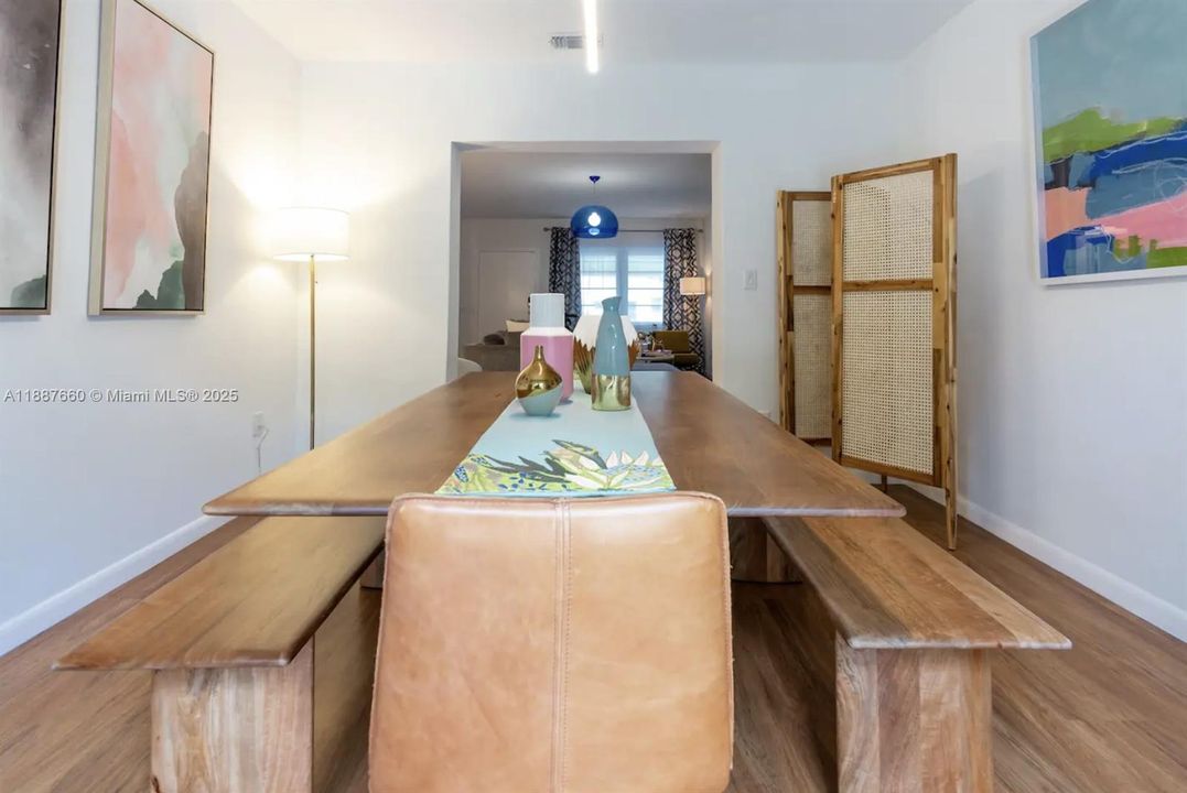 For Sale: $895,000 (2 beds, 2 baths, 1259 Square Feet)