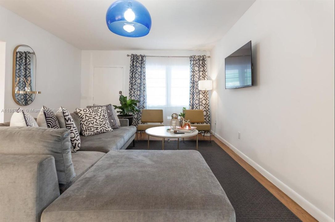 For Sale: $895,000 (2 beds, 2 baths, 1259 Square Feet)